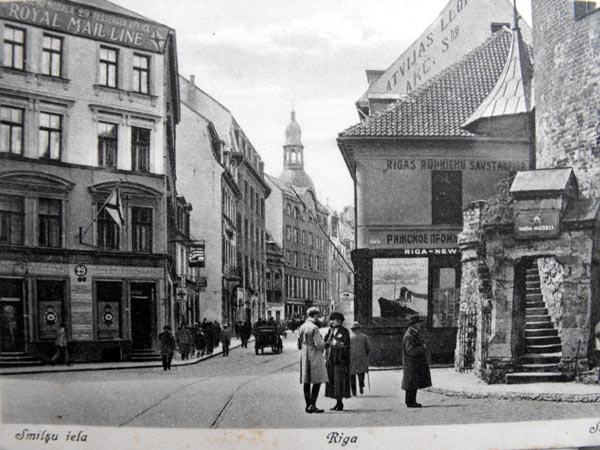 Savu šobrīdējo veidolu ēka Smilšu ielā 18 ieguva 1924. gadā.